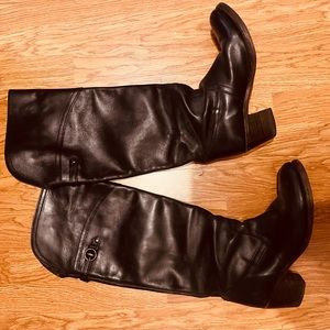 Amazing heeled FRYE boots!